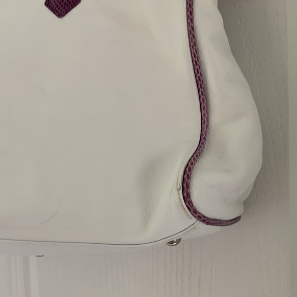 Tosca Blu Shoulder Bag white purple‎ with flowers appliqué snake texture details - Picture 4 of 16